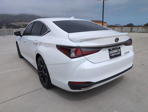 2023 Lexus ES 300h F SPORT Handling