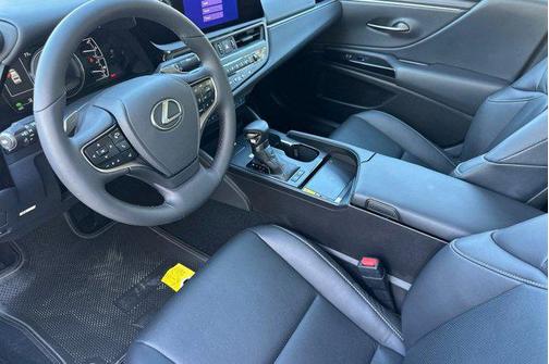 2025 Lexus ES 300h Base