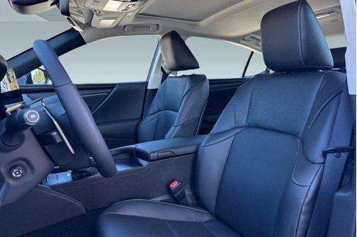 2025 Lexus ES 300h Base
