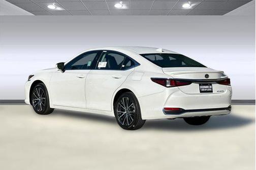 2025 Lexus ES 300h Base