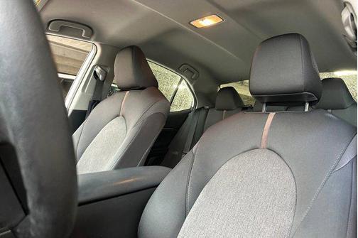 2019 Toyota Camry Hybrid LE