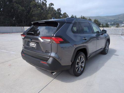 2022 Toyota RAV4 Hybrid XLE Premium