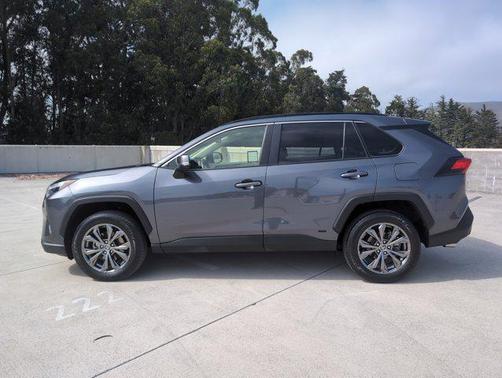 2022 Toyota RAV4 Hybrid XLE Premium