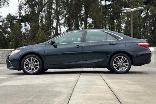 Blue 2015 Toyota Camry SE