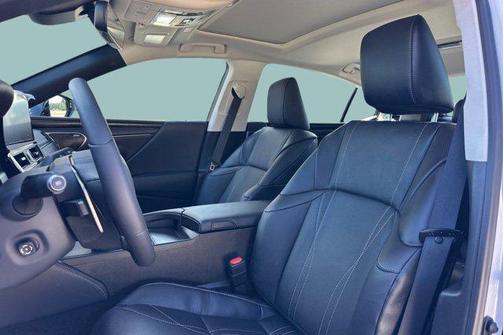 2025 Lexus ES 300h Luxury