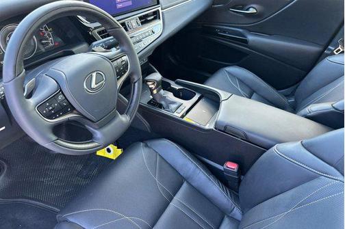 2025 Lexus ES 300h Luxury