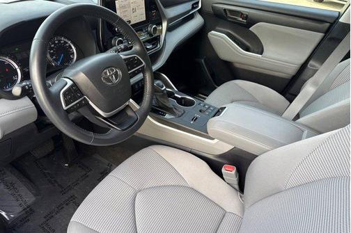 Celestial Silver Metallic 2023 Toyota Highlander Hybrid LE