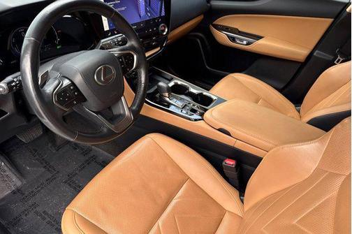 2024 Lexus NX 450h+ Luxury