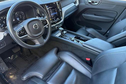 Crystal White Metallic 2021 Volvo XC60 T5 Inscription