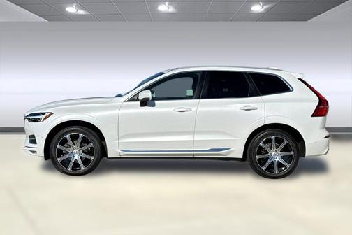 Crystal White Metallic 2021 Volvo XC60 T5 Inscription