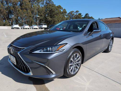 2022 Lexus ES 300h Base