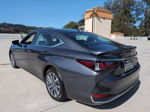 2022 Lexus ES 300h Base