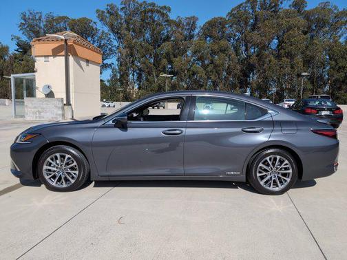2022 Lexus ES 300h Base