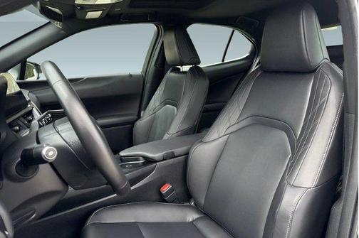 Iridium 2025 Lexus UX 300h Base