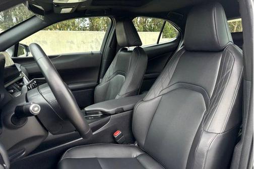 Iridium 2025 Lexus UX 300h Base