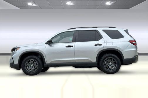 Lunar Silver Metallic 2025 Honda Pilot TrailSport