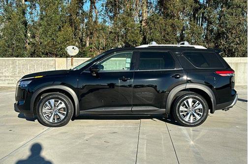 2024 Nissan Pathfinder SL 4WD