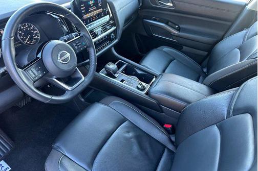 2024 Nissan Pathfinder SL 4WD