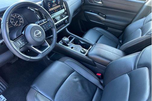 2024 Nissan Pathfinder SL 4WD
