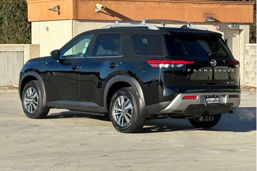 2024 Nissan Pathfinder SL 4WD