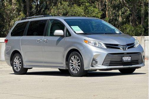 2018 Toyota Sienna XLE