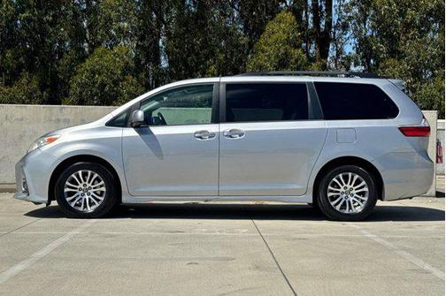 2018 Toyota Sienna XLE