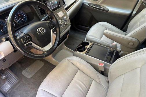 2018 Toyota Sienna XLE