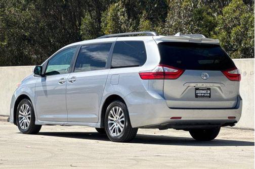 2018 Toyota Sienna XLE