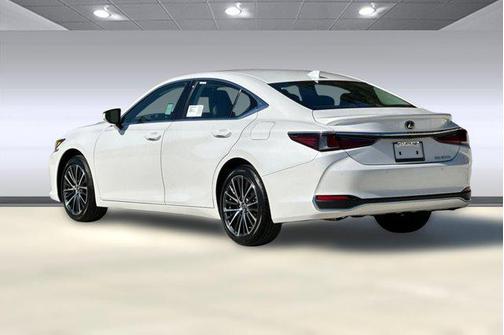2025 Lexus ES 300h Base