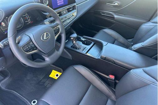 2025 Lexus ES 300h Base
