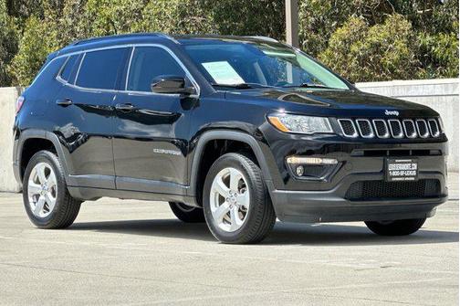 Diamond Black Crystal Pearlcoat 2018 Jeep Compass Latitude