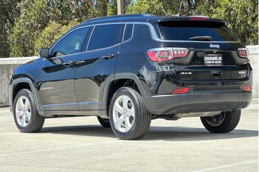 Diamond Black Crystal Pearlcoat 2018 Jeep Compass Latitude