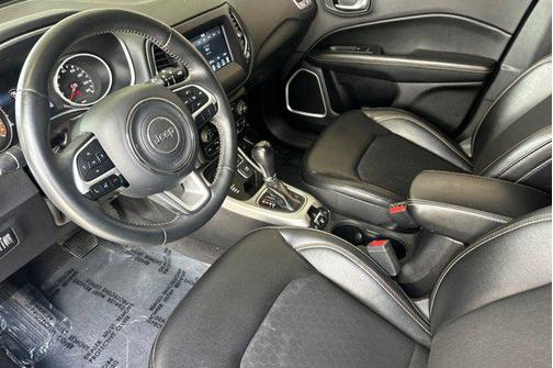 Diamond Black Crystal Pearlcoat 2018 Jeep Compass Latitude