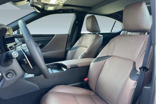 2025 Lexus ES 300h Luxury