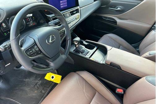 2025 Lexus ES 300h Luxury