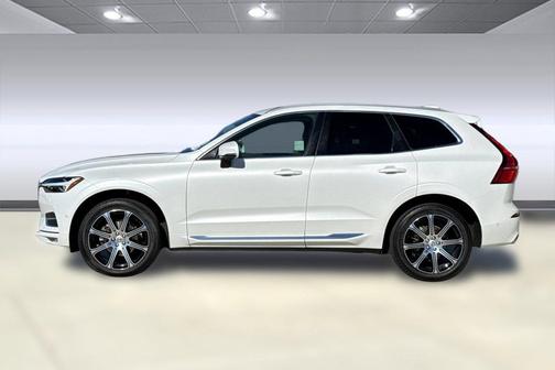 Crystal White Metallic 2021 Volvo XC60 T5 Inscription