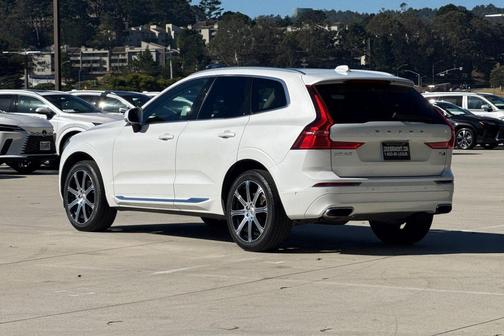 Crystal White Metallic 2021 Volvo XC60 T5 Inscription