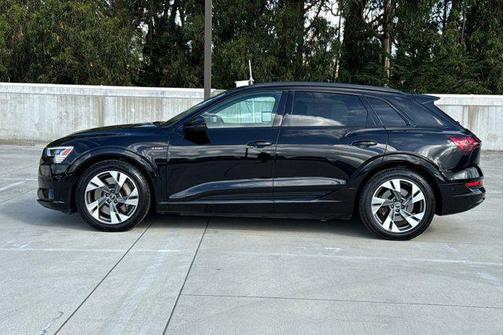 Brilliant Black 2021 Audi e-tron Premium