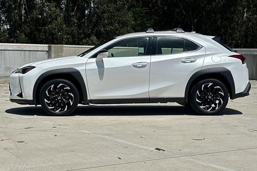 Eminent White Pearl 2024 Lexus UX 250h Base
