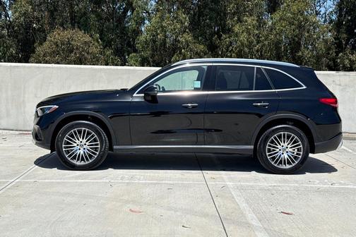 Black 2024 Mercedes-Benz GLC 300 4MATIC