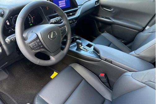 Iridium 2026 Lexus UX 300h Base