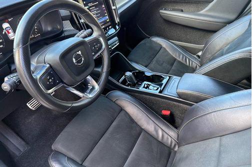 2021 Volvo XC40 T5 R-Design