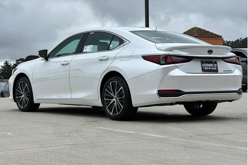 2025 Lexus ES 300h Base