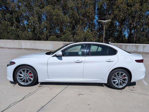 2022 Alfa Romeo Giulia Sprint