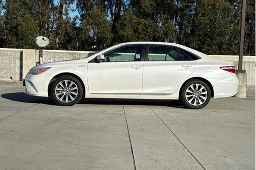 2017 Toyota Camry Hybrid XLE