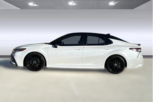 Wind Chill Pearl/Midnight Black Metallic 2022 Toyota Camry XSE