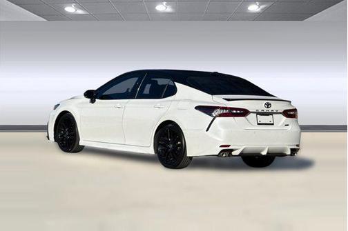 Wind Chill Pearl/Midnight Black Metallic 2022 Toyota Camry XSE