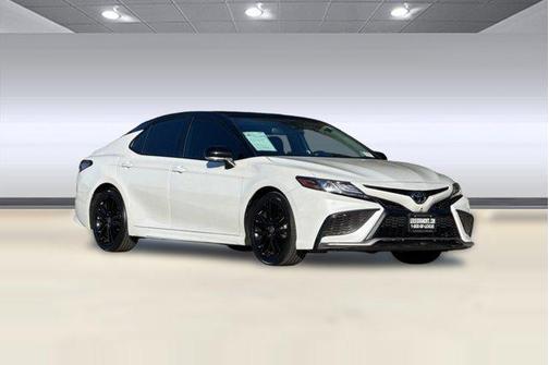 Wind Chill Pearl/Midnight Black Metallic 2022 Toyota Camry XSE