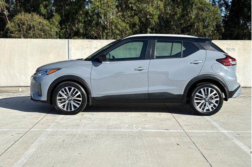 Gray/Super Black 2023 Nissan Kicks SV