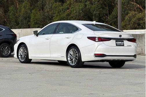 2022 Lexus ES 300h Luxury